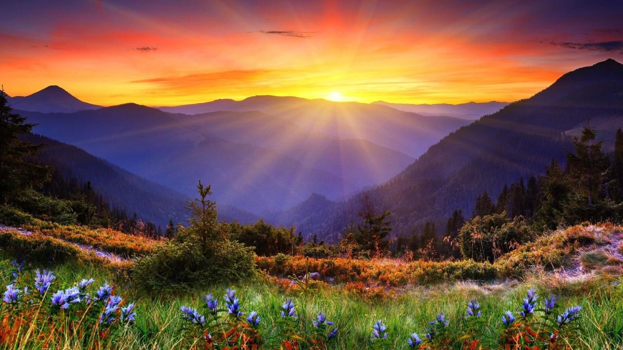 Best places to hike with panoramic mountain views nearby
