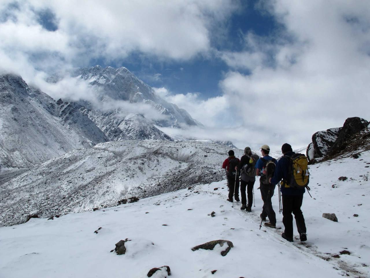 Challenging mountain hikes with stunning views near me