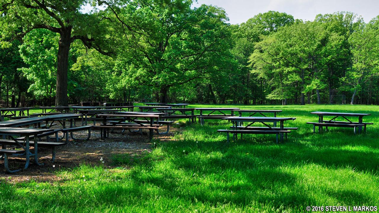 Trails paths mccollum downers paved Nearby parks with walking trails and picnic areas