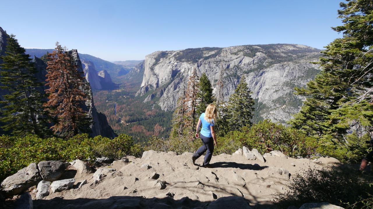 Scenic walking trails near me with breathtaking panoramic views