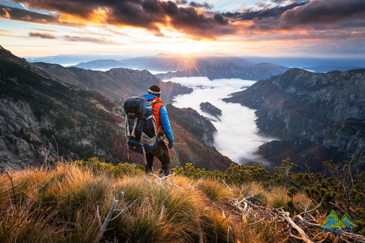 Scenic mountain hikes near me under 5 miles