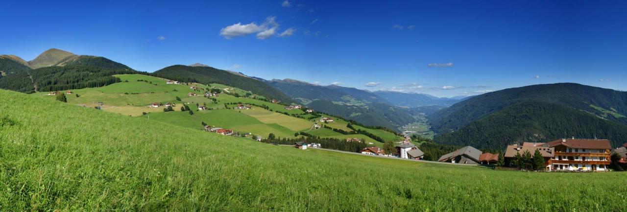 Closest mountain hikes with breathtaking panoramic views