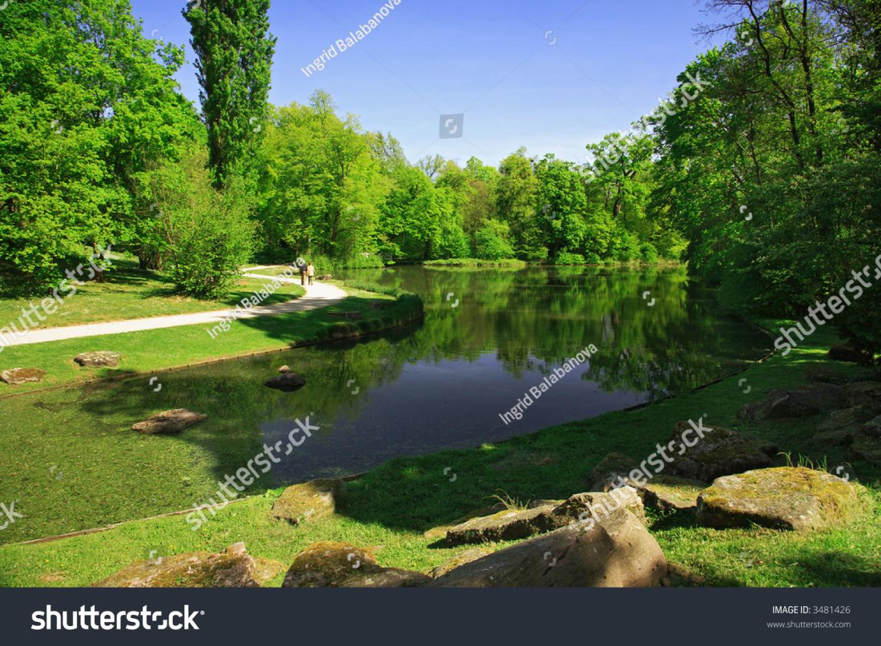 Nearby parks with easy walking trails for seniors